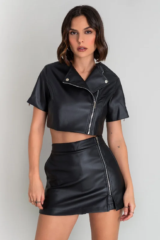 Chamarra biker cropped de manga corta